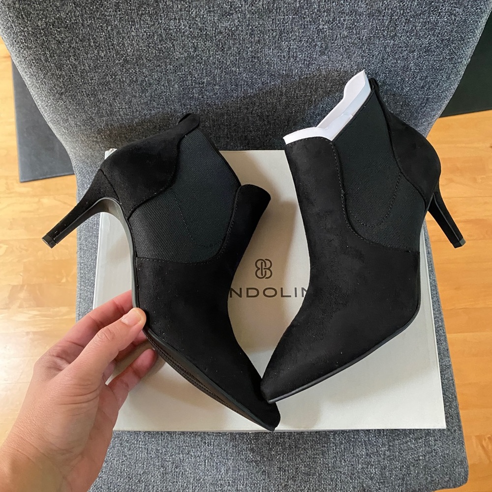 BANDOLINO Black Kitten Heel Ankle Booties